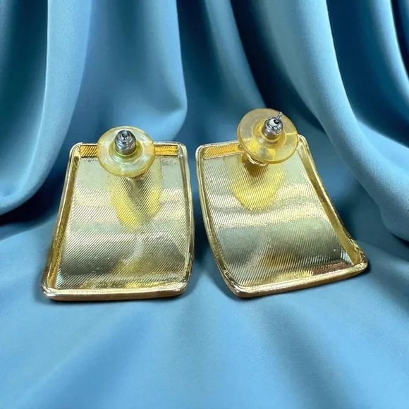 Vintage gold-tone pierced earrings - Picture 4 of 5